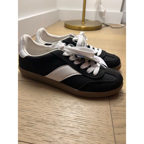 Universal Thread | Spencer Sneaker | Memory Foam Insert | Size 6.5 - Picture 5 of 7